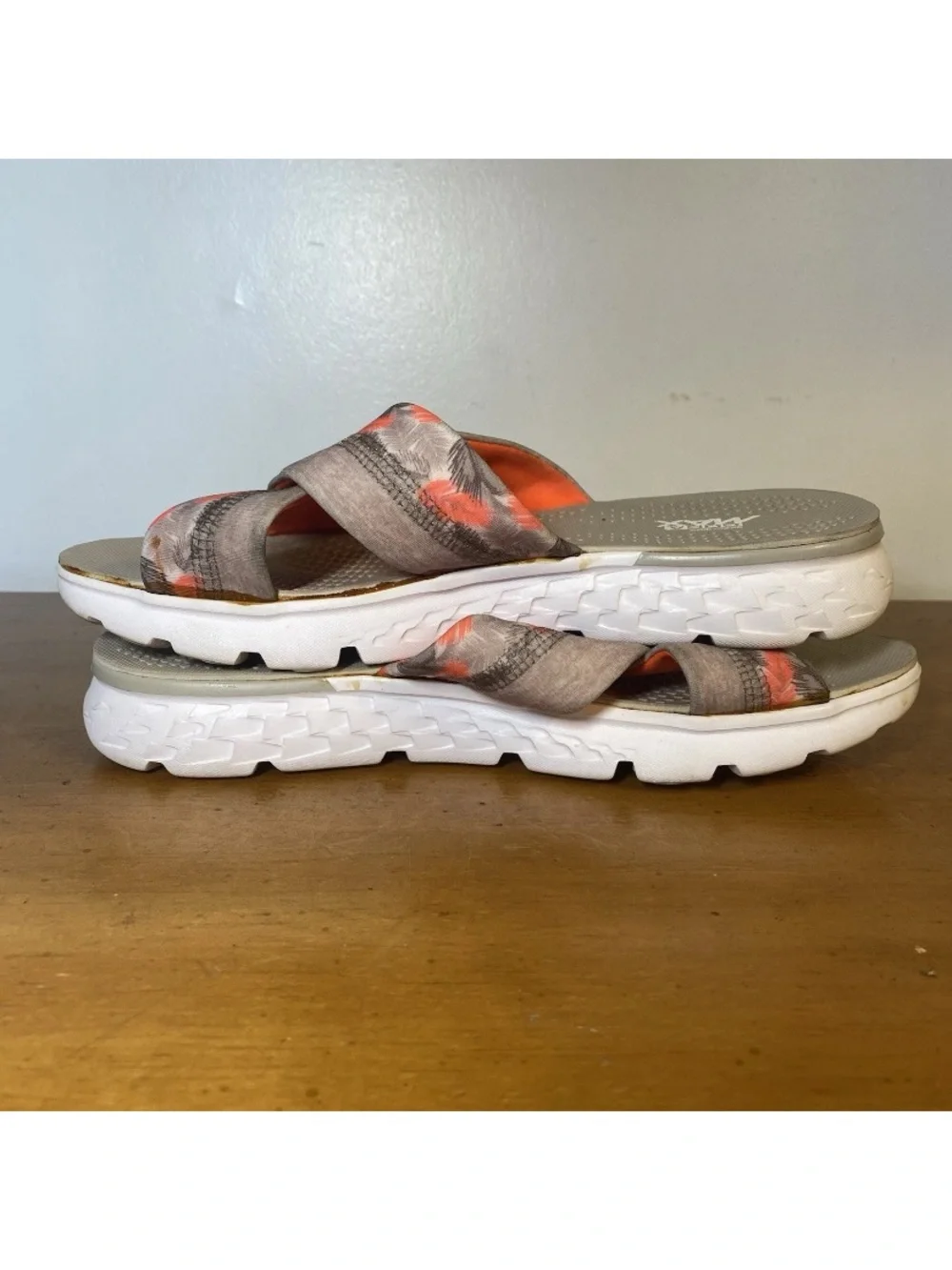 Skechers Women’s 8 On The Go 400 Tropical Cross-Over Grey Orange Sandals Slides